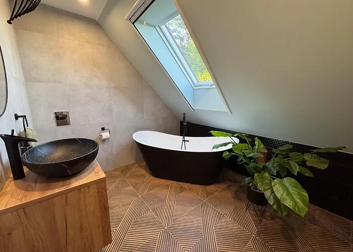 Semesterbostad Kaszubska Nirvana - Caloroczny Dom Na Wylacznosc Z Jacuzzi